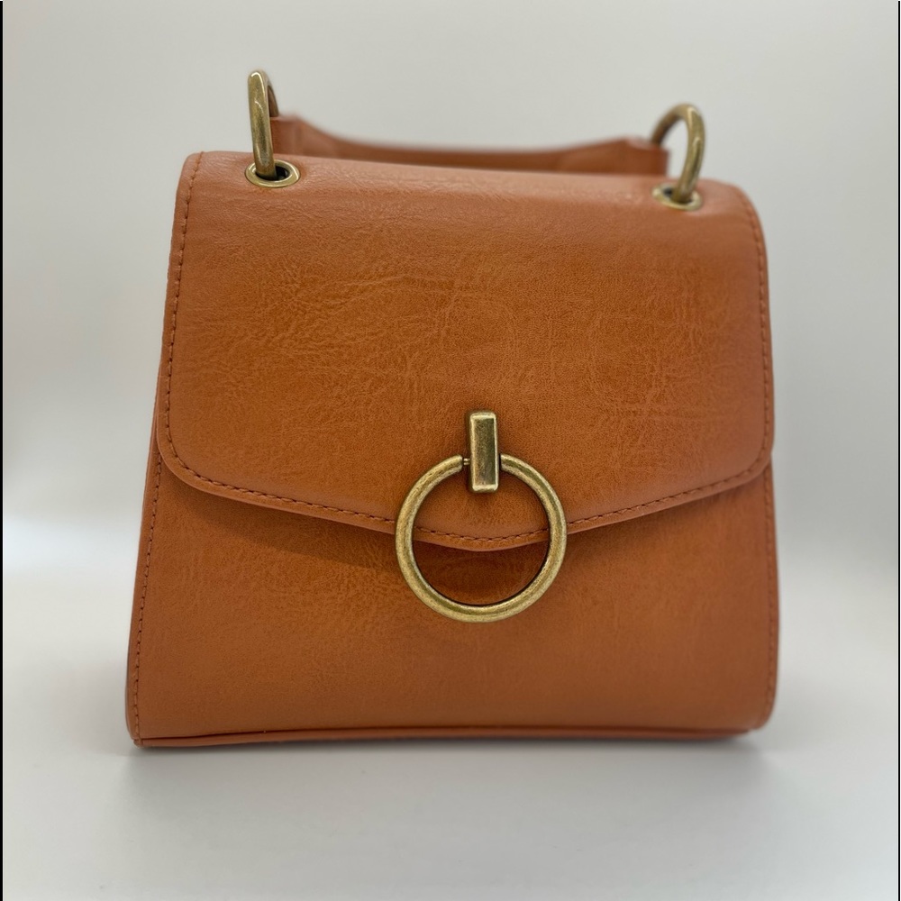 Universal Thread Crossbody 👜